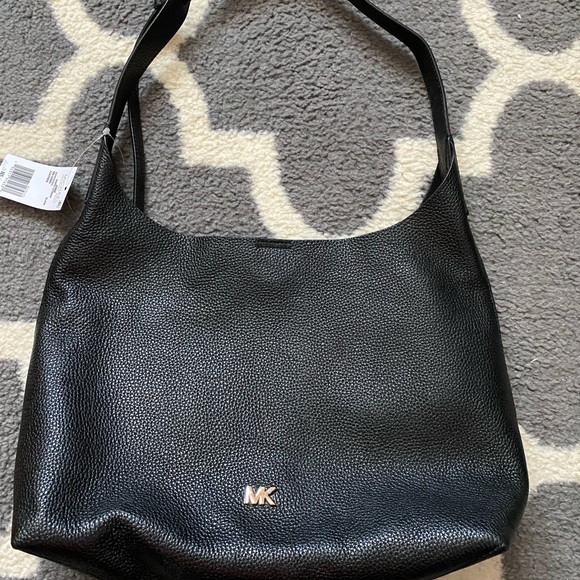 Michael Kors Handbags - 🎁 NEW WITH TAGS Michael Kors Hobo Bag